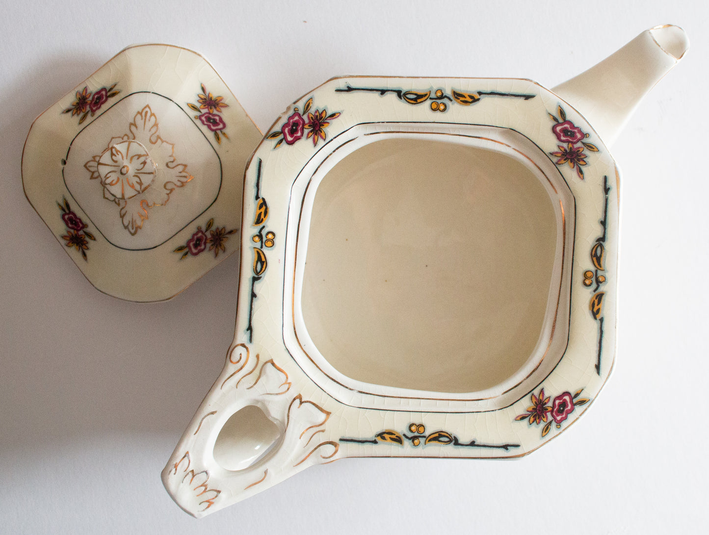 W. H. Grindley & Co. 'Sheraton Ivory' Pattern Teapot