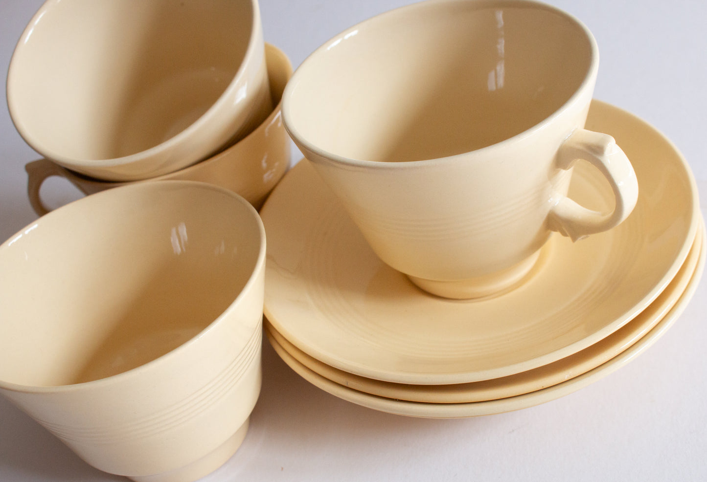 Woods Ware 'Jasmine' Yellow Tea Cups and Saucers (4)