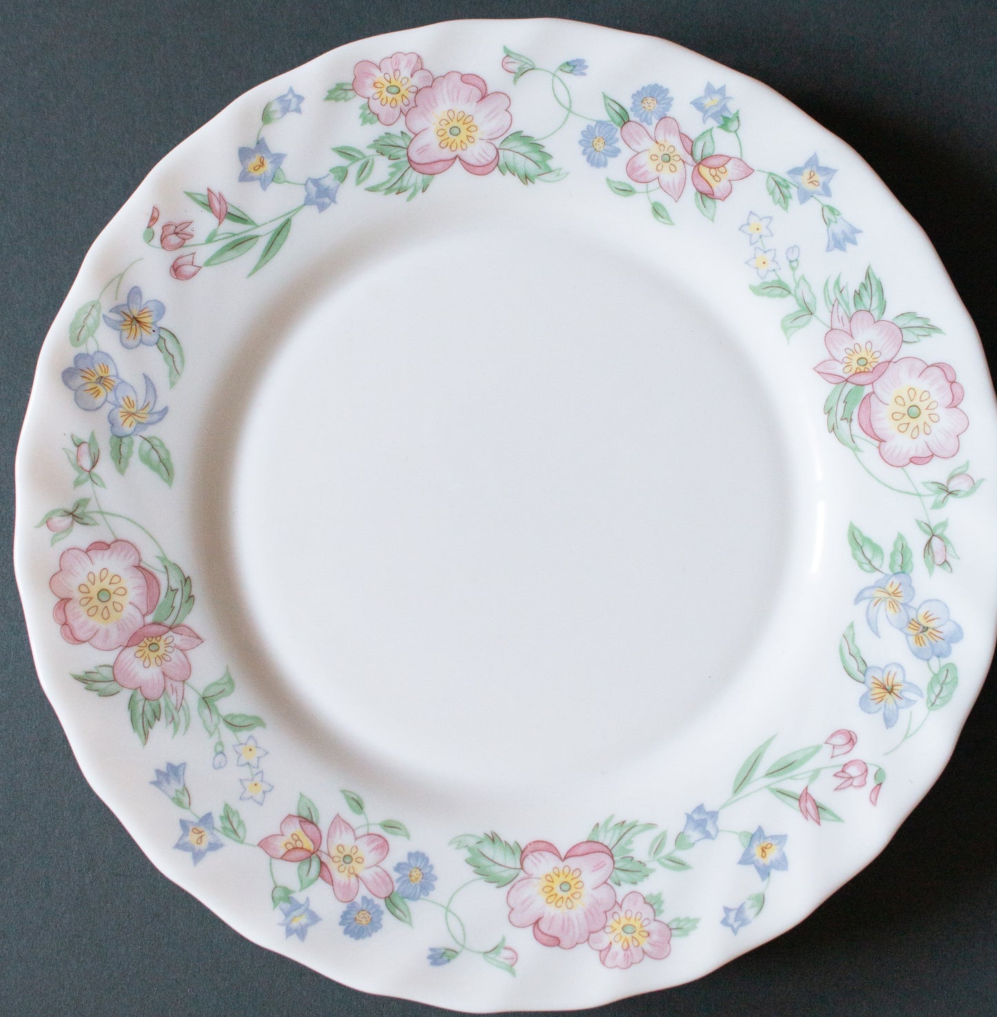 Arcopal France White Floral 11" Dinner Plates (4)