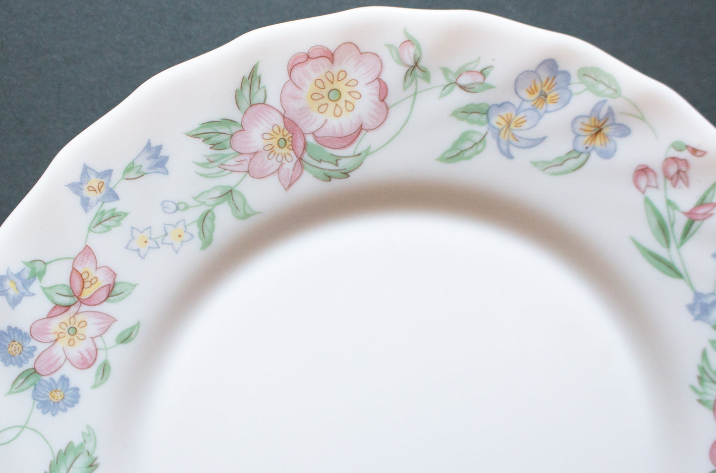 Arcopal France White Floral 11" Dinner Plates (4)