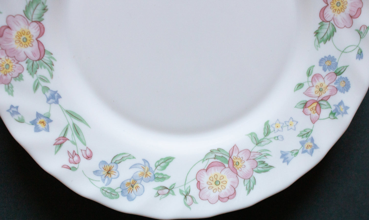 Arcopal France White Floral 11" Dinner Plates (4)