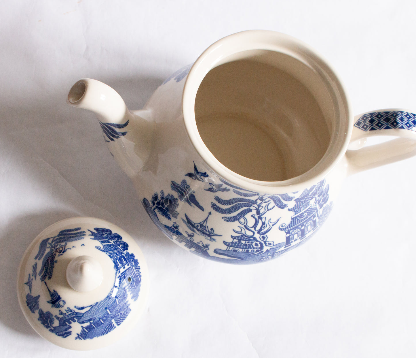 Large Vintage 'Willow' Pattern Blue and White Transferware Teapot