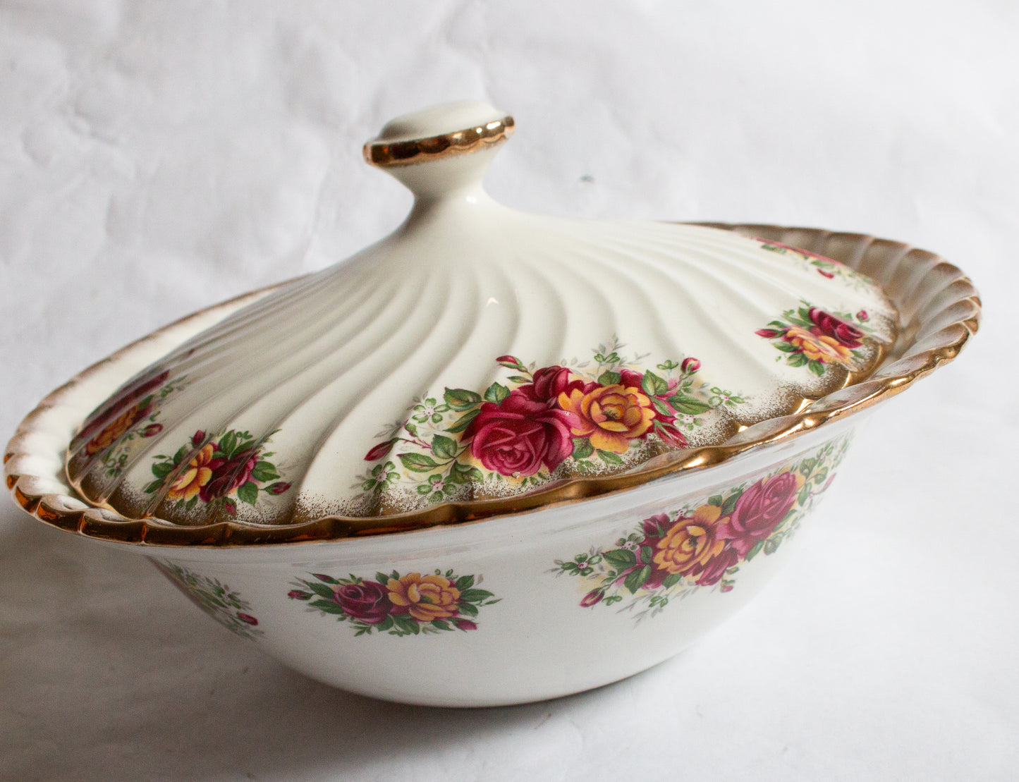 Aynsley & Co. Staffordshire China Country Roses Pattern Fluted Lidded Tureen