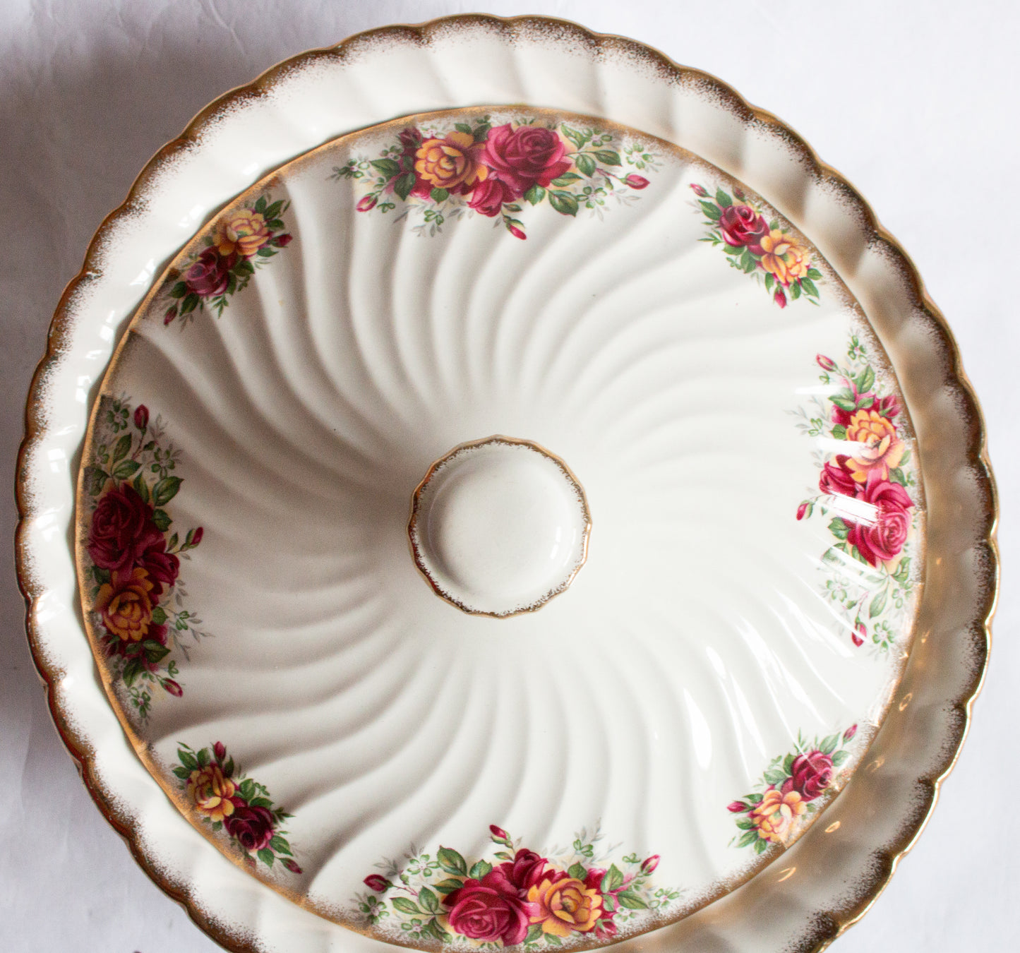 Aynsley & Co. Staffordshire China Country Roses Pattern Fluted Lidded Tureen