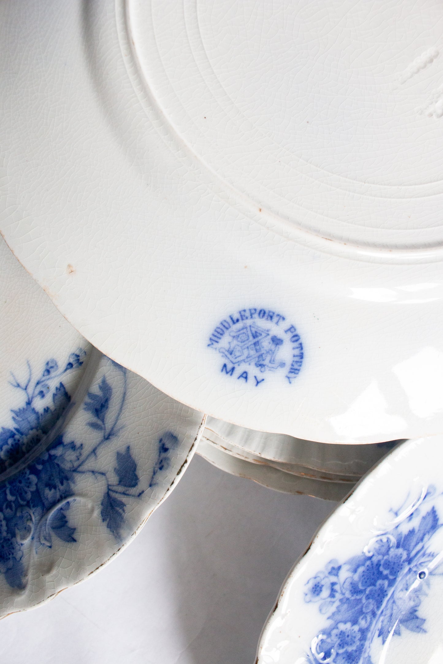 Middleport Pottery 'May' Pattern Flow Blue and White Transferware 10" Plates (6)