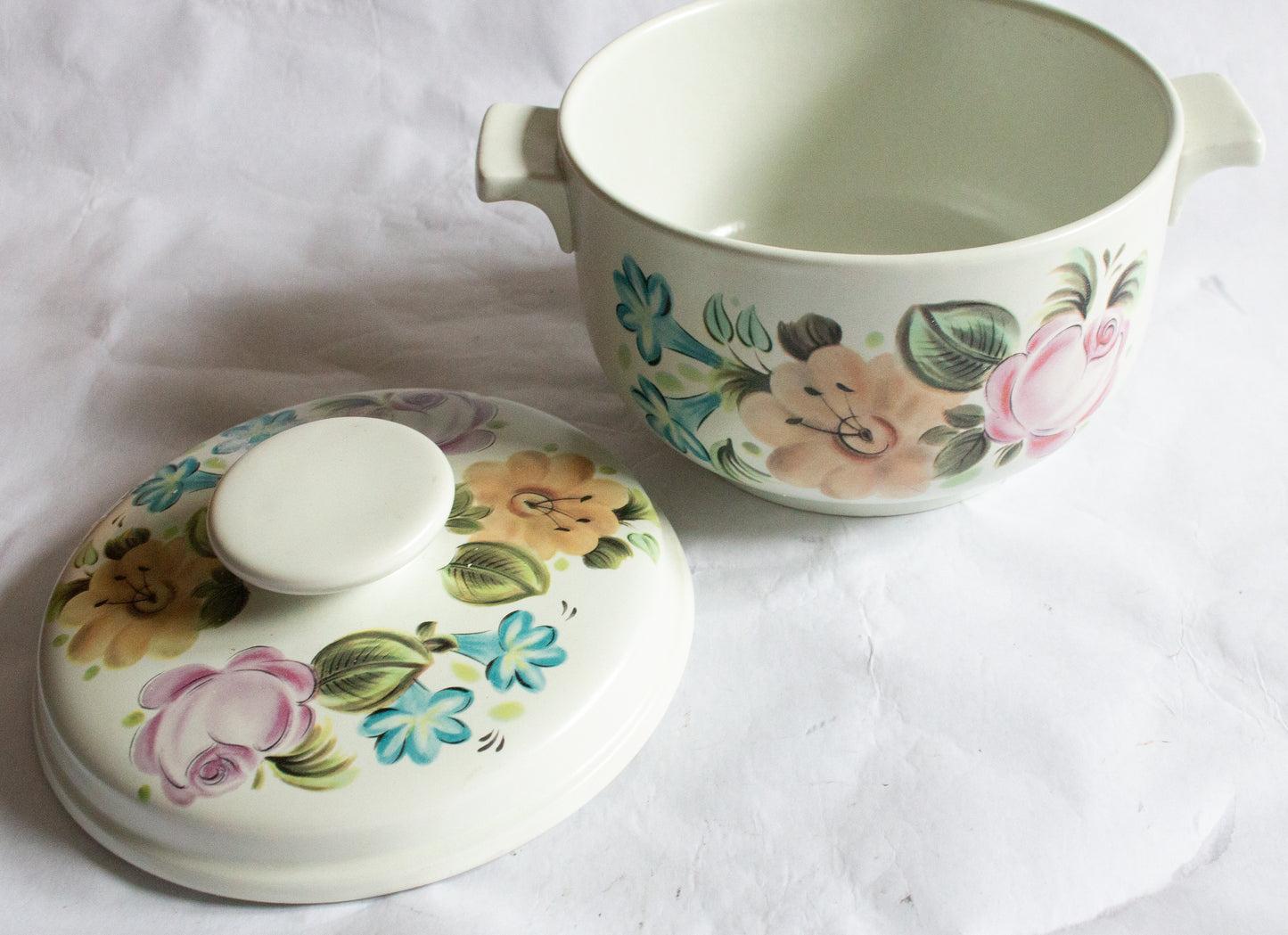 Royal Doulton Lambeth Stoneware 'Duberry' Pattern Small Lidded Tureen or Serving Dish