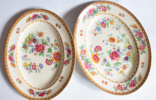 A. J. Wilkinson Royal Staffordshire Pottery 'Shalimar' Pattern Small Graduated Serving Platters (2)