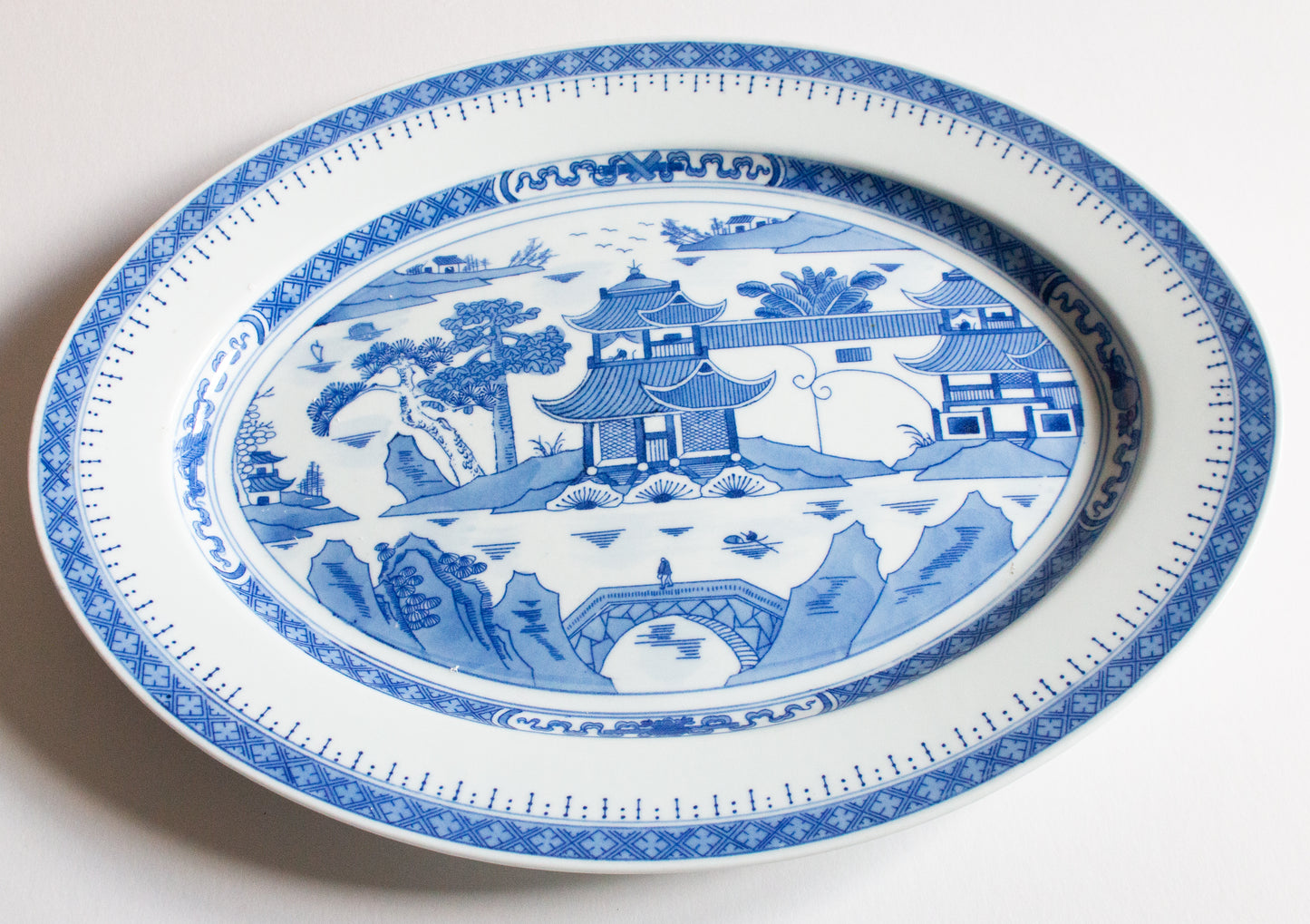 Large 'Willow' Pattern Blue and White Transferware Serving Plate