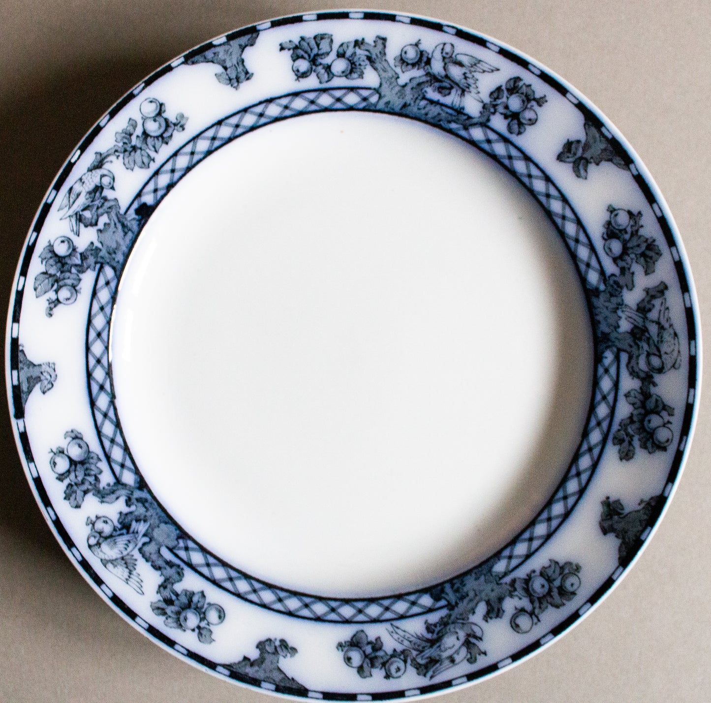 Losol Ware Keeling & Co. Ltd. Burslem England 'Beverley' Pattern Blue and White Transferware 9.5" Plates (5)