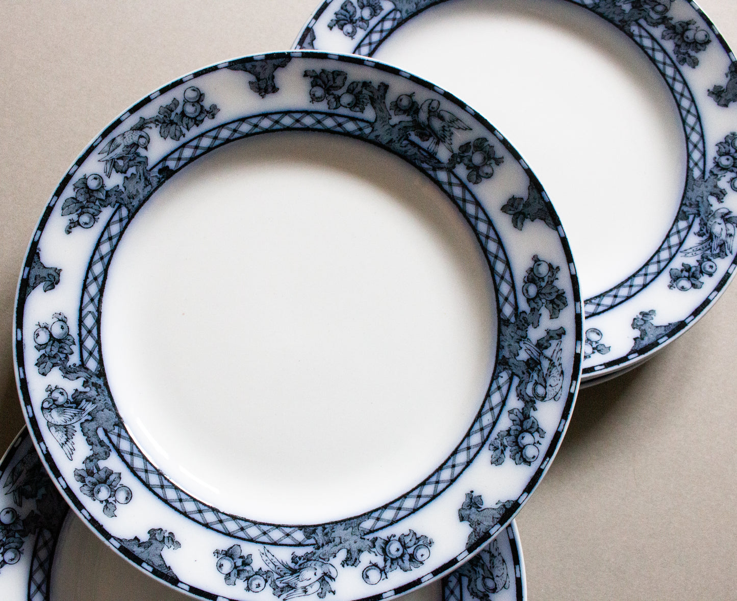 Losol Ware Keeling & Co. Ltd. Burslem England 'Beverley' Pattern Blue and White Transferware 9.5" Plates (5)