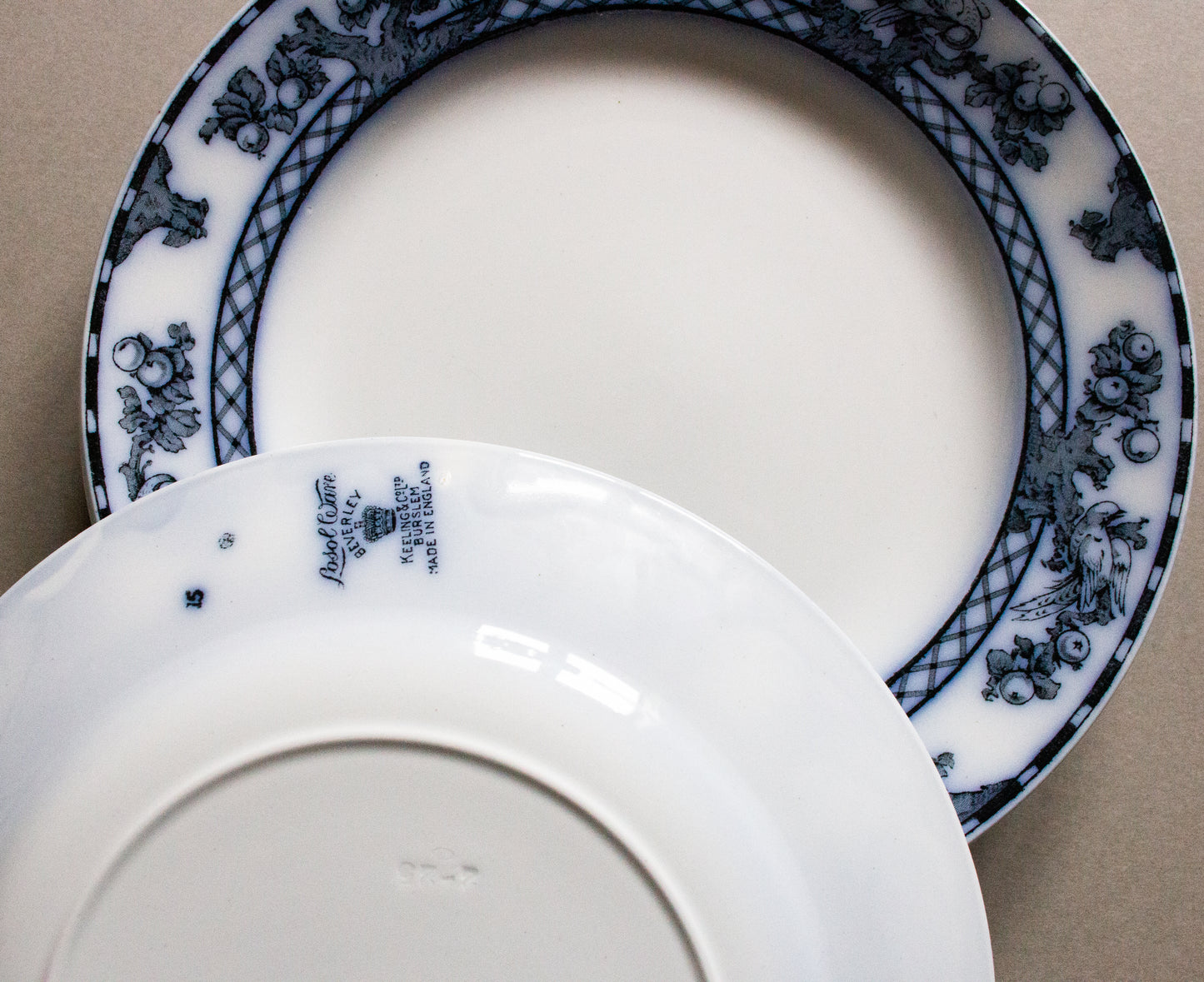 Losol Ware Keeling & Co. Ltd. Burslem England 'Beverley' Pattern Blue and White Transferware 9.5" Plates (5)