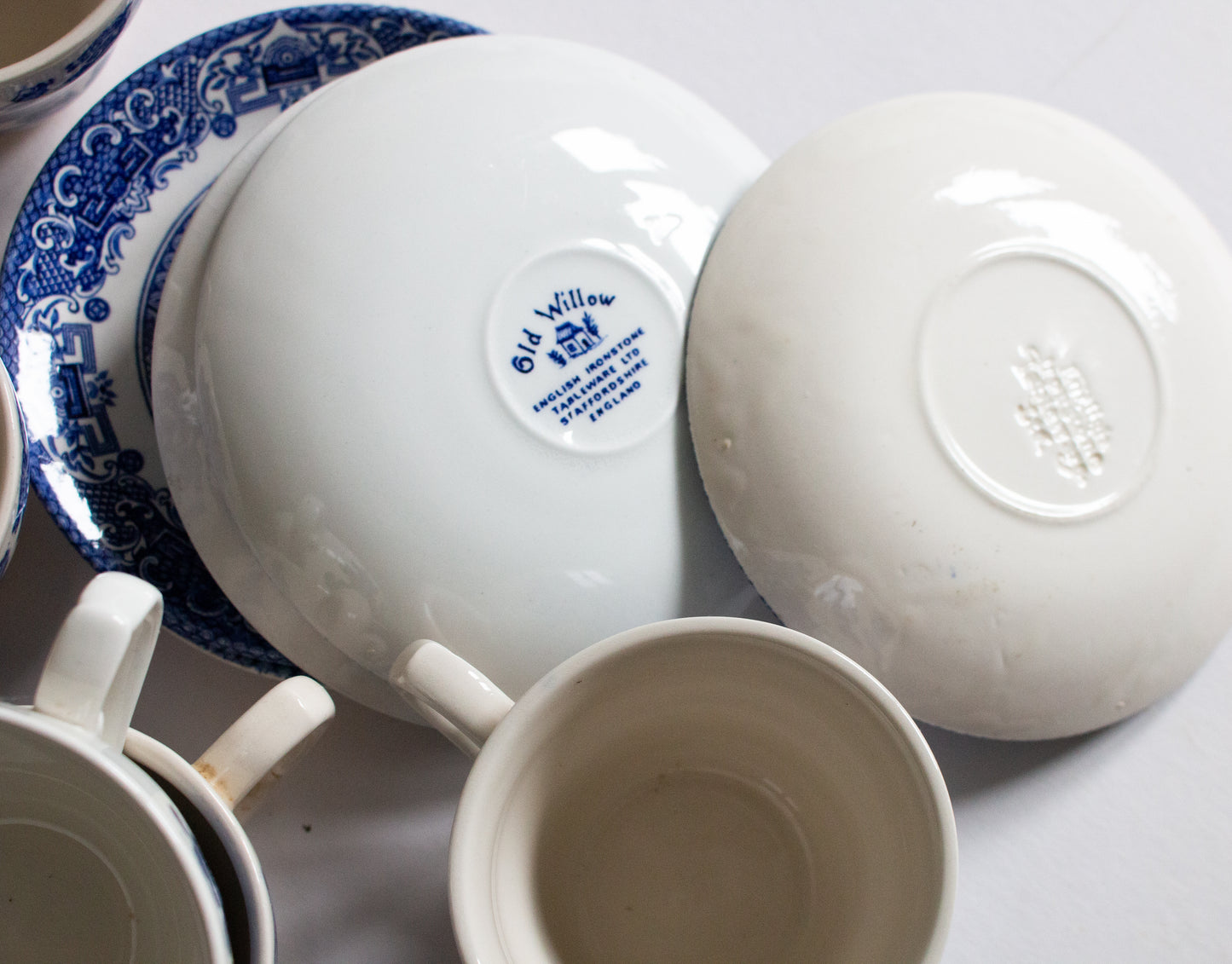 Vintage Mismatched 'Willow' Pattern Blue and White 'Willow' Pattern Teacups (5)