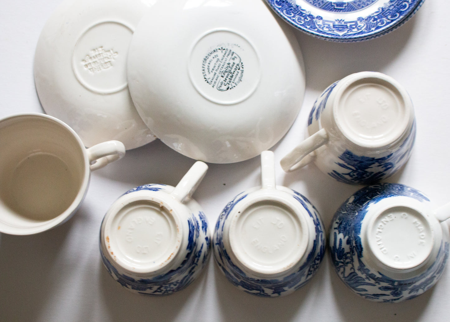 Vintage Mismatched 'Willow' Pattern Blue and White 'Willow' Pattern Teacups (5)