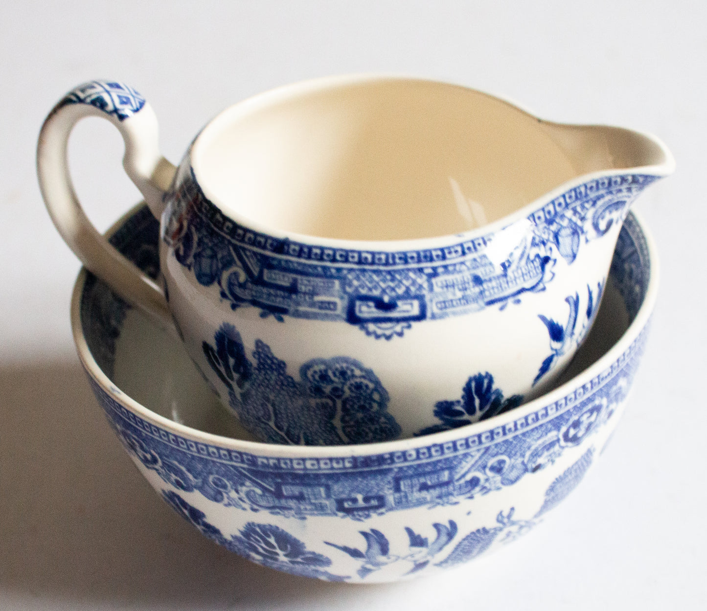 Alfred Meakin 'Old Willow' Pattern Blue and White Transferware Sugar Bowl and Creamer Set
