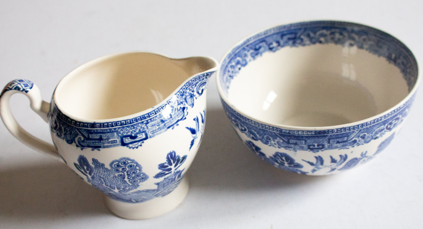 Alfred Meakin 'Old Willow' Pattern Blue and White Transferware Sugar Bowl and Creamer Set