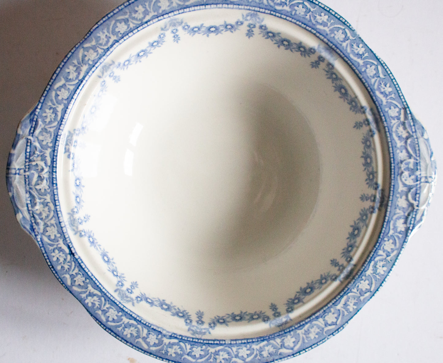 J. & G. Meakin England 'Woodbine' Blue and White Transferware Tureen Base