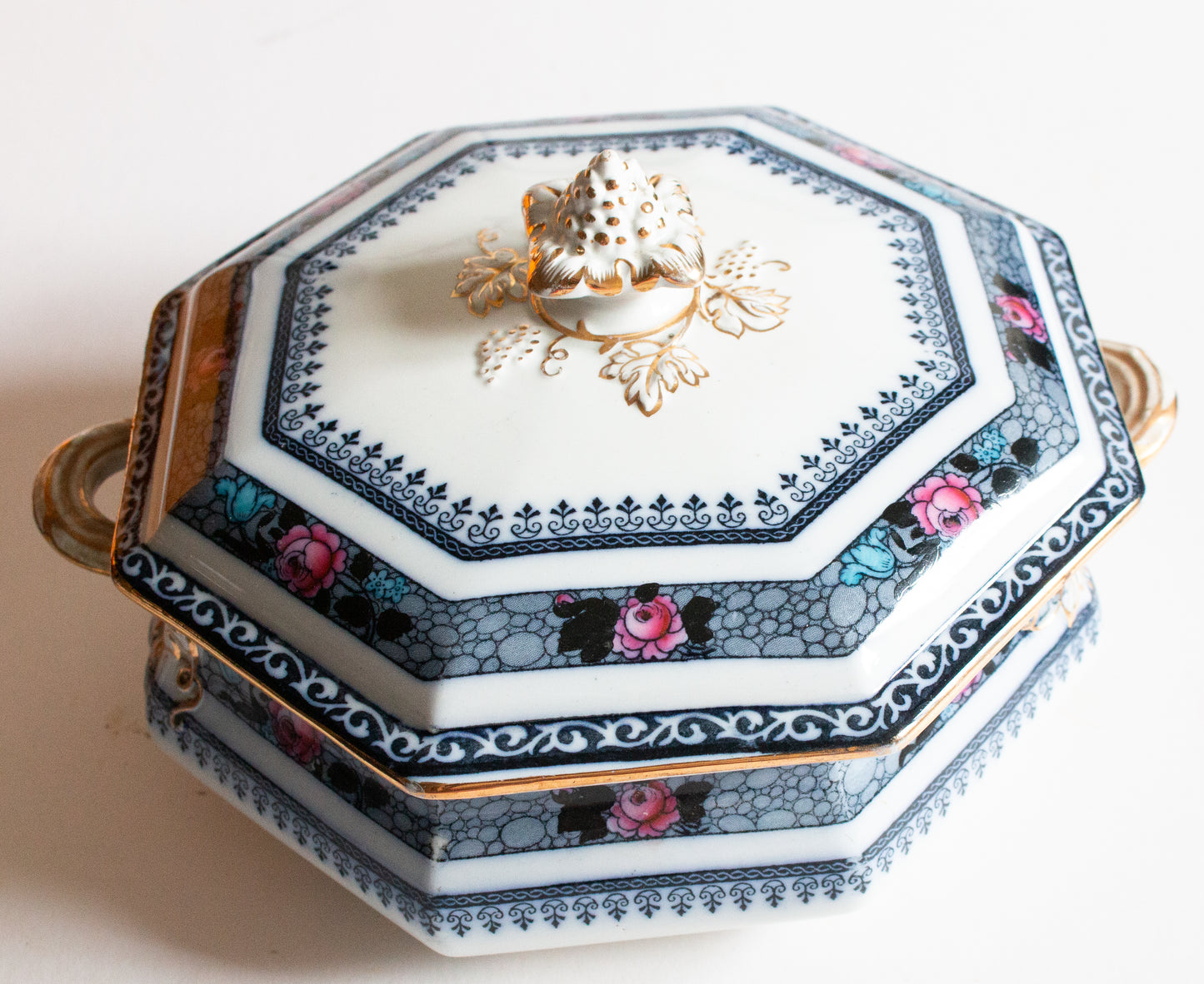 Keeling & Co. Ltd. Losol Ware 'Ormonde' Pattern Blue and White Transferware Lidded Tureen