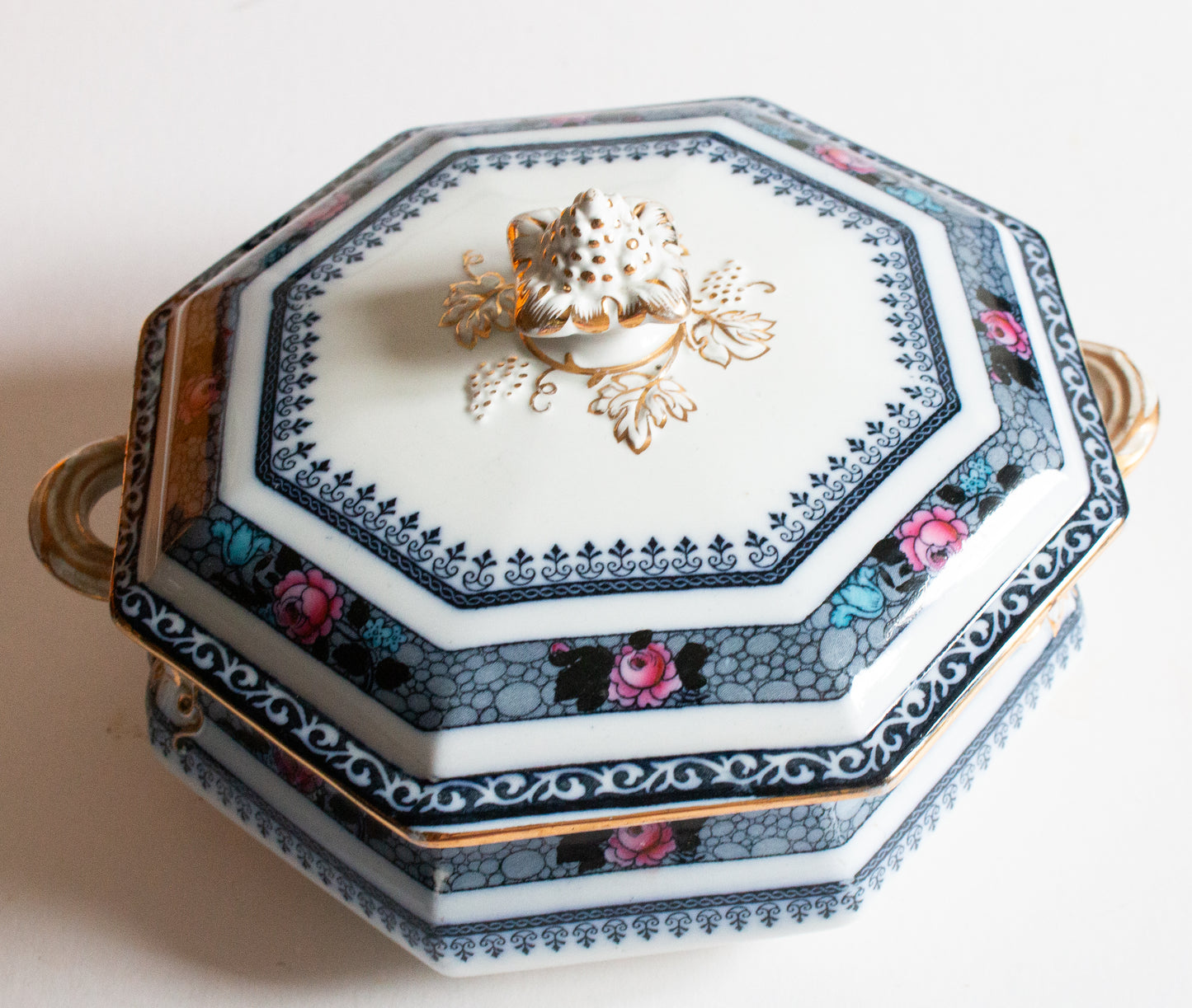 Keeling & Co. Ltd. Losol Ware 'Ormonde' Pattern Blue and White Transferware Lidded Tureen