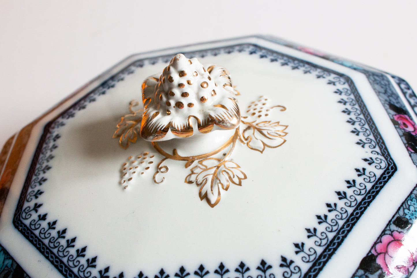 Keeling & Co. Ltd. Losol Ware 'Ormonde' Pattern Blue and White Transferware Lidded Tureen