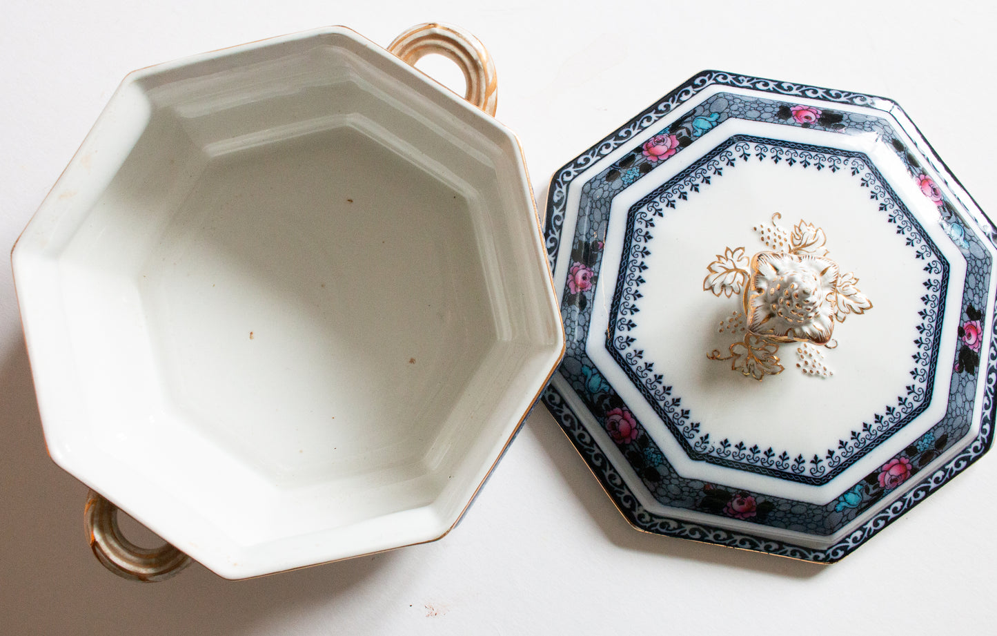 Keeling & Co. Ltd. Losol Ware 'Ormonde' Pattern Blue and White Transferware Lidded Tureen