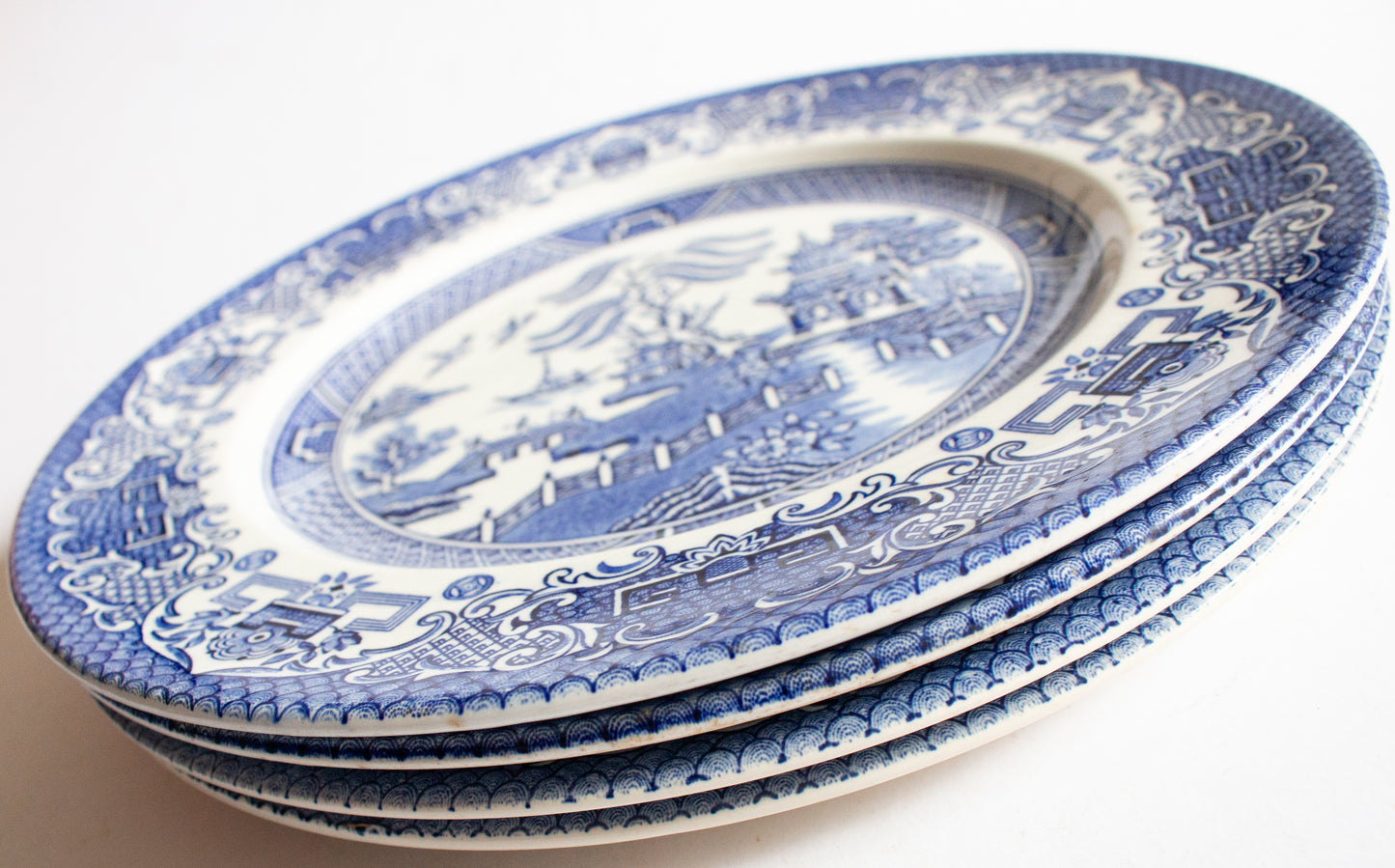 EIT English Ironstone Tableware Blue and White 'Willow' Pattern 9.75" Transferware Plates (4)