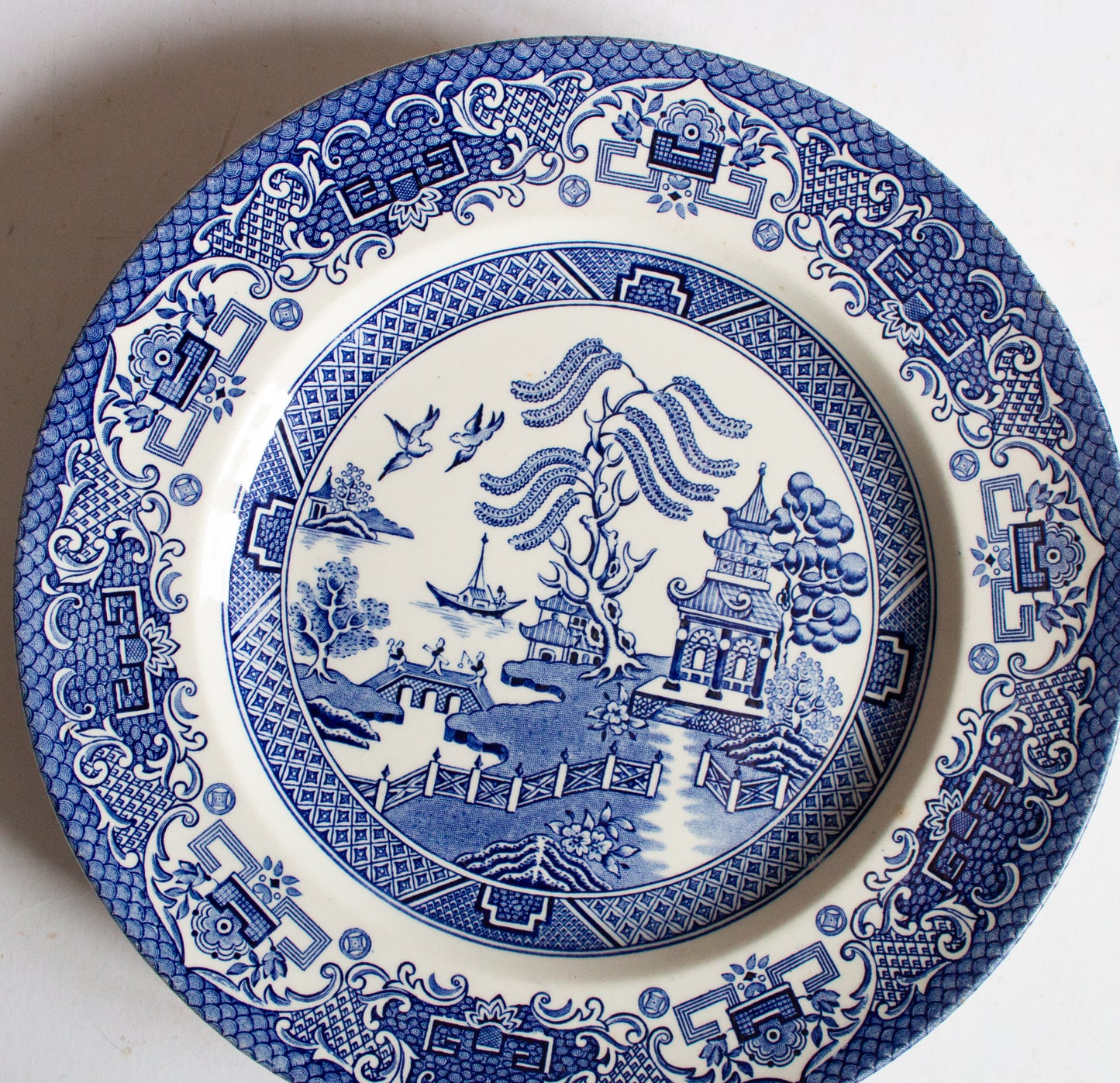 EIT English Ironstone Tableware Blue and White 'Willow' Pattern 9.75" Transferware Plates (4)