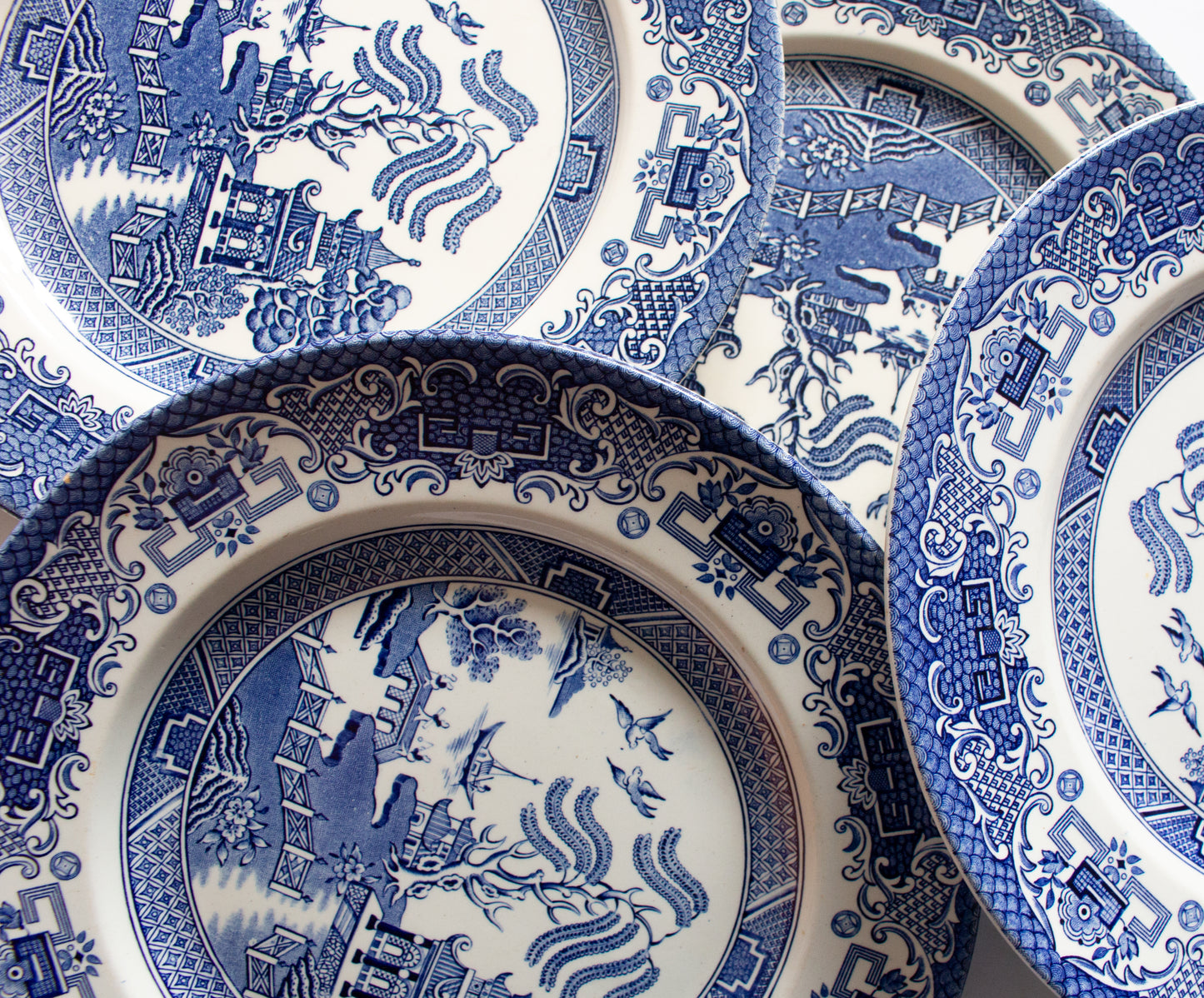 EIT English Ironstone Tableware Blue and White 'Willow' Pattern 9.75" Transferware Plates (4)