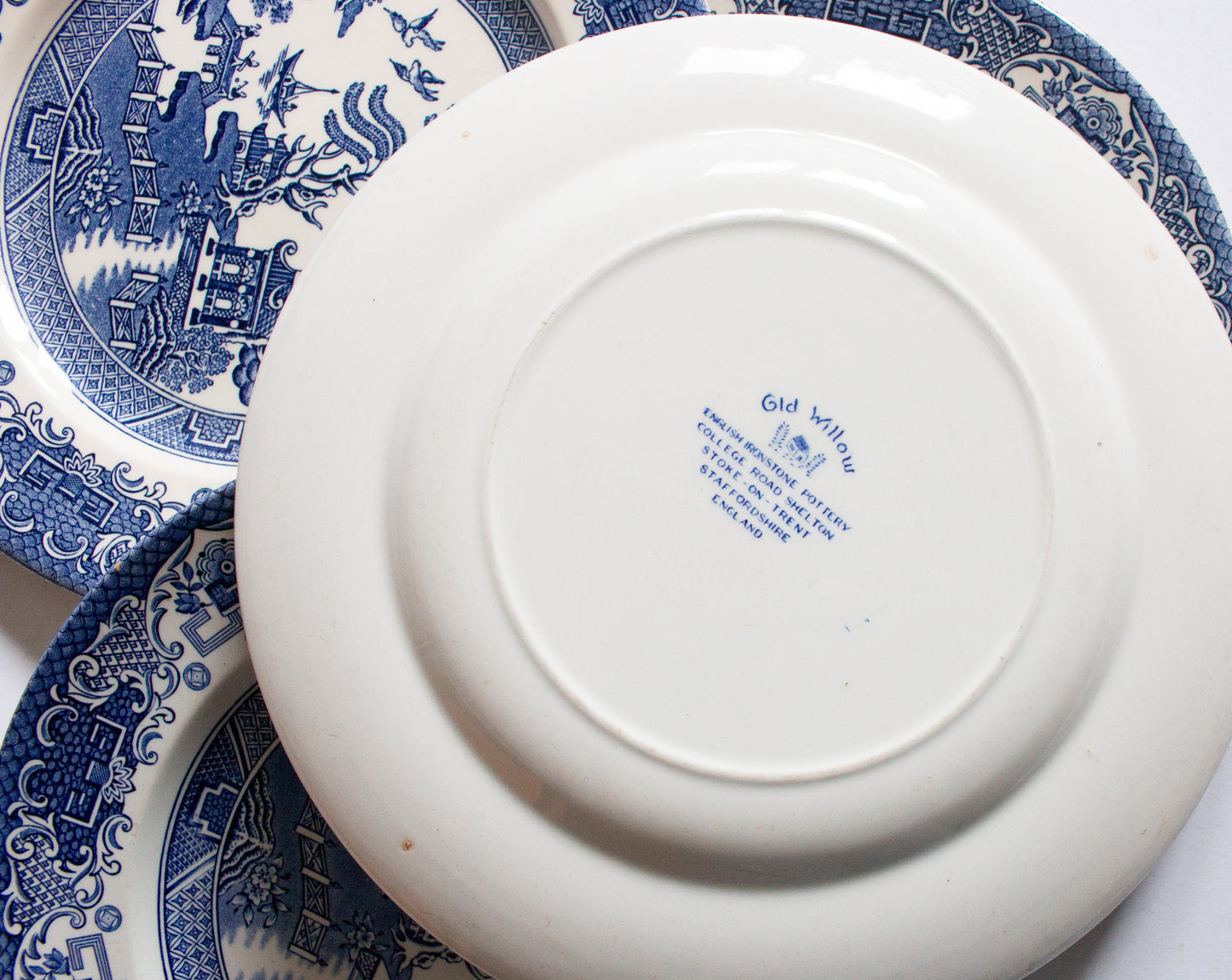 EIT English Ironstone Tableware Blue and White 'Willow' Pattern 9.75" Transferware Plates (4)