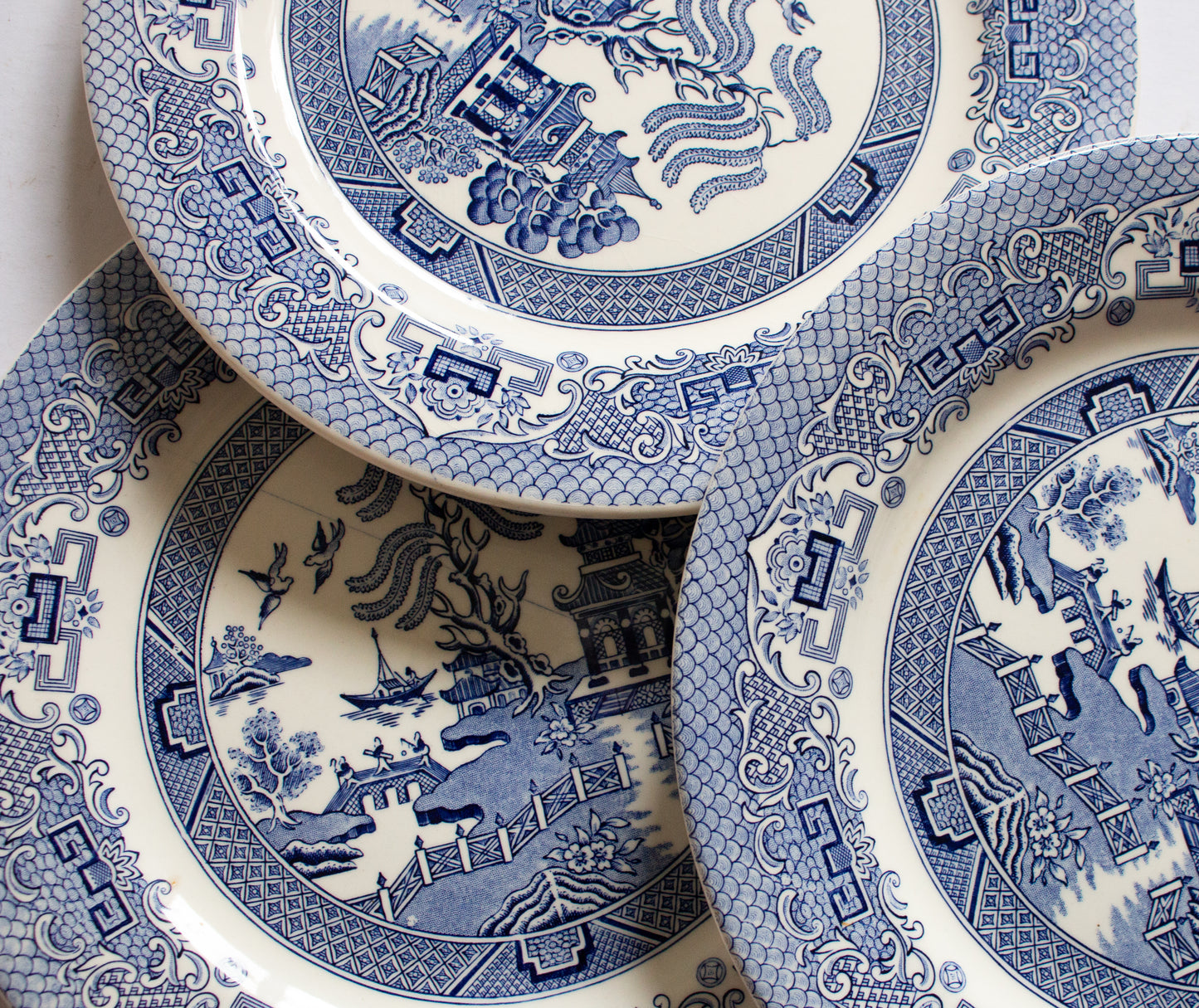 EIT (English Ironstone Tableware) 'Willow' Pattern Blue and White Transferware 10.5" Dinner Plates (3)